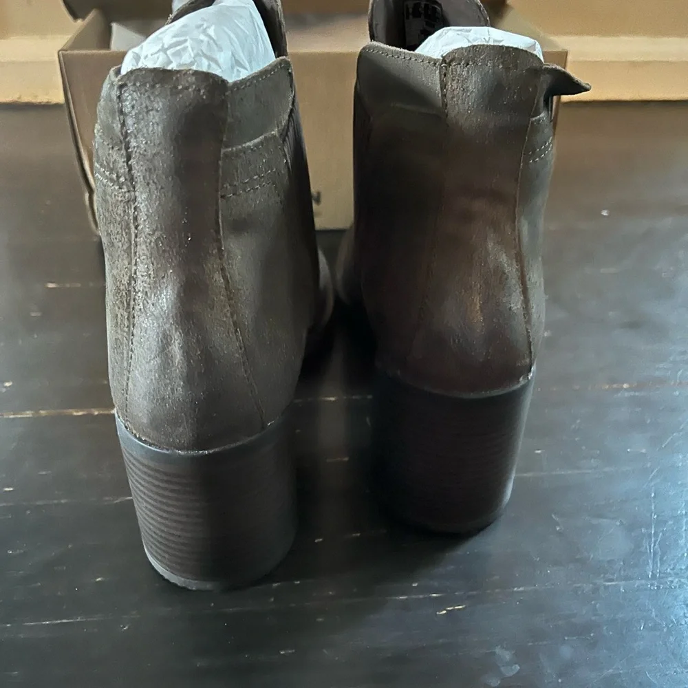 New Clarks Leda Up Brown Suede Leather Chelsea Boots Heeled Lug Sole NIB 8.5